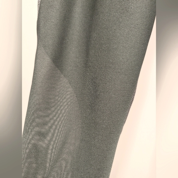 Nike 7/8 Length Green and Grey Mesh Leggings Size Medium - Picture 4 of 7